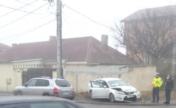 Accident rutier la intersecţie cu Dezrobirii: o femeie a ajuns la spital